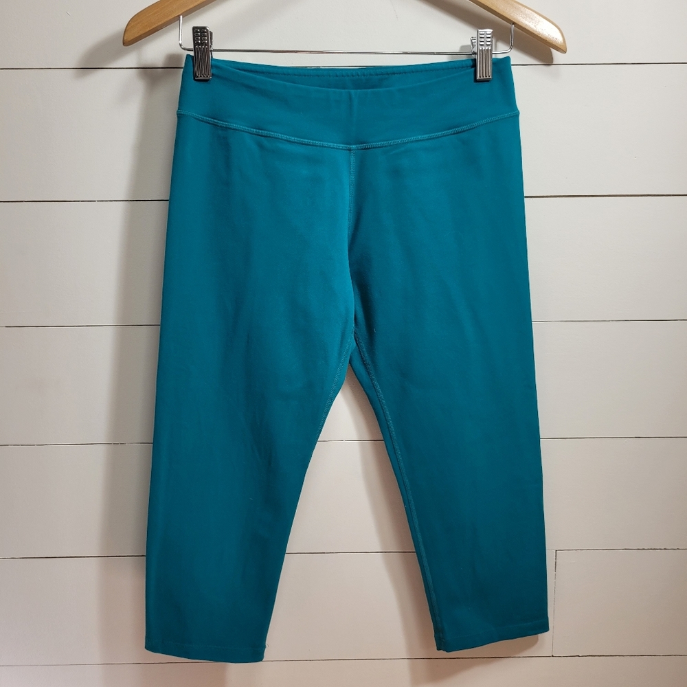 Zumba Fitness Logo Green Bliss Capris Women's sz Medium